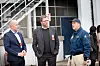 Seksjonssjef for Politiets helikoptertjeneste Freddy Rotseth (f.v), flygesjef Gunnar Arnekleiv og testpilot Piero Missarino i Leonardo Helicopters på fabrikken i Vergiate. Foto: Per Erlien Dalløkken