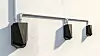 3 på 1-kabel: Slike ladere kan kobles til alt fra 10 A, som gir litt over 2 kW, enfase til 32 A trefase som gir 22 kW. De kan kobles til både IT- og TN-nett og finner selv ut hva de er koblet til. Laderne har 4G bygget inn i laderen som gjør at de kan kontrolleres over nettet, programvareoppgraderes og gi feilmeldinger tilbake. På bildet ser vi tre slike ladere fra norske Easee parallellkoblet sammen for å kunne lade flere biler fra den samme kursen. Satt opp slik vil de fordele effekten solidarisk imellom seg, men det kan også gis prioritet til en av laderne. Foto: Easee