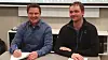 Andreas Løkås fra entreprenøren Consto Anlegg Nord og byggeleder for Nordland fylkeskommune, Stig Bøe Foto: Nordland fylkeskommune