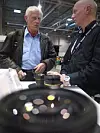 MESSE: Nikon og Canon er langt fra de eneste selskapene som produserer god kameraoptikk. Carl Zeizz, Sigma og - som her - Tamron tilbyr også spennende objektiver.
