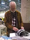 MESSE: Fotobøker til en moderat pengesum kunne også kjøpes på messa. Også her var interessen stor.