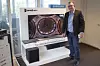 Multoroom til TV-en: Produktsjef for lyd og bilde i Samsung, Knut Rørnes, tror lydplanken med subwoofer vil bli populær. Den vil gi veldig mye bedre lyd på TV-en, men kan også brukes som lydanlegg på stua og til og med sende TV-lyden til andre rom.