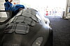 Spesialtilpassede tynnfilm solceller ble teipet på taket av bilen Elba som deltok i Shell eco-marathon i Rotterdam tidligere i år. Elba kjørte for Kungliga Tekniska Högskolan, hadde en snittfart på 25 km/h og fikk 15 prosent av energien fra solcellene.