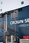 DFDS får landstrøm på Oslo havn med en stadardisert plugg. Her er DFDS Crown Seaways til kai før skipet fikk installert tilkoblingsenheten. Foto: Tore Stensvold