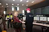 Automatisering: Fra dette kontrollrommet styrer Borregaard alle prosesser. Finansminister Siv Jensen får informasjon av prosessoperatør Vetle Engebråten (t.h). Konsernsjef Anne Marit Panengstuen i Siemens og Borregaards fabrikk sjef Ole Gunnar Jakobsen følger med.
