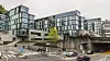 Tekniske rom og gangbroer på det nye barnesykehuset i Bergen har solcelleglass, som er litt mørkere.