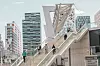 Barcode og Schweigaardsgate skilles av jernbanesporene på Oslo S. Begge de to områdene var tidligere godsområder for jernbanen, men er nå utviklet til en moderne bydel. Foto: Terje Borud