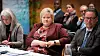 Erna Solberg lyttet og noterte i to timer på rundebordskonferansen. Her sammen med Merete Eik i Stavangerregionen Havn og Remi Eriksen i DNV GL. Foto: Eirik Helland Urke