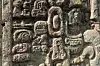 Detaljene på skulpturen Stela B i Copán i Honduras er imponerende godt bevart til tross for at det er over 1000 år siden de ble skrapt ut i gipsen. Foto: Moises Castillo/AP/NTB