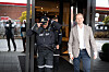 Andreas Eskelund, administrerende direktør i SiO, møtte pressen etter møtet med studentene tirsdag ettermiddag. Til venstre innsatsleder Anders Rønning i politiet.