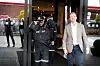Andreas Eskelund, administrerende direktør i SiO, møtte pressen etter møtet med studentene tirsdag ettermiddag. Til venstre innsatsleder Anders Rønning i politiet.