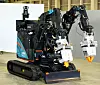 Fordi strålingsnivået er ekstremt høyt fremdeles inne i bygningene må deler av arbeidet skje ved hjelp av radiostyrte roboter. Foto: Tepco