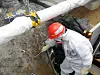 For å redusere sig fra det radioaktive grunnvannet har man bygget en ismur rundt deler av kraftverket. Foto: Tepco