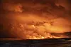 Vulkanutbruddet lyste opp nattehimmelen over Reykjanes. Foto: Marco Di Marco / AP / NTB