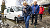 Monica Mæland (H) fikk se skadene etter flommen ved en enebolig i Skjåk.