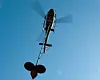 Glitre Nett bruker en spesialutviklet helikoptersag til arbeidet. Foto: HeliAir Sweden