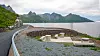 Mefjorden er et av Senjas absolutte høydepunkter hva utsikt angår. Ved en stor rasteplass har fylkeskommunen funnet plass for solid møblement.