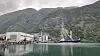 At Norge er en råvarenasjon, er en sannhet med modifikasjoner: Vi importerer svært mye. Bauxitt kommer med skip fra Australia og Brasil for å brukes i norsk aluminiumsproduksjon, som her i Årdal.