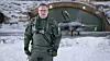 Forsvarsminister Bjørn Arild Gram fikk det som kanskje var den siste bakseteturen med F-16 i Norge før flyet nå skal brukes til opplæring av ukrainske piloter i Danmark. Foto: Eirik Helland Urke