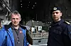 Anders Penna og Arild Øydegard foran tørrdokka med KNM Helge Ingstad på Haakonsvern. Foto: Tore Stensvold