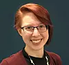 Meghan Bradway ved Nasjonalt senter for e-helseforskning mener det vil være en fordel om helsepersonell kan inkluderes i tolkningsarbeidet. Foto: UiT
