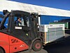 Bulk-handel: Her ankommer 700 solcellepanel til de 55 Elkem-ansatte som har gått sammen om en storbestilling av solpanel til eget tak.