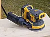 DeWalt DCW210N: Svært bra ytelse og grei pris, men litt høyere enn modellene fra Bosch og litt mer vibrasjon. Foto: Odd Richard Valmot