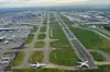 Bildet av den ene av rullebanene på Heathrow Airport i London, trolig fotografert fra et helikopter for noen få år siden. Foto: National Police Air Service South East Region (@NPASSouthEast)