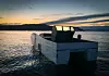 Brødrene Aa har bygget den 7 meter lange og 1,5 tonn tunge prototypen som testes i Trondheimsfjorden. Foto: Flying Foil