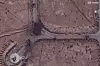 Satellittbildet viser ødelagte F-14- og Chengdu F-7-fly på Irans 8. taktiske flybase i Isfahan etter et israelsk angrep 8. mars 2026.