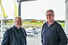 Daglig leder Øyvind Bergersen (tv) og prosjekt- og salgssjef Hans Jørgen Eriksen i Park & Anlegg. I bakgrunnen skimter vi nye Årum bru over E6, som firmaet var ferdig med i fjor.