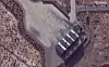 Satellittbildet viser kampflysheltere med hull i taket etter et israelsk angrep 8. mars 2026 mot Irans 8. taktiske flybase i Isfahan. Strukturen lengst til høyre skal ha blitt delvis ødelagt på et tidligere tidspunkt. Foto: Satellite image ©2026 Vantor via AP