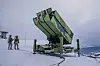 Her er det mobile luftvernsystemet Nasams på en fjelltopp ved Evenes flystasjon.