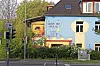 Vaubanere vil ikke være som alle andre. På husveggen ut mot en sterkt trafikkert vei langs utkanten av bydelen er det markert med en strofe fra den tyske oversettelsen av Astrid Lindgrens «Her kommer Pippi Langstrømpe» - for å markere at vi gjør verden slik vi vil. Foto: Joachim Seehusen