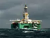 IKKE AKKURAT STUEGOLV: Sjøene kan bli mange og harde for en borerigg som Ocean Rigs Eirik Raude. Her fra boring i Barentshavet.
