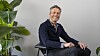 Med det nye lade- og solenergisystemet kan man spare opptil 40 prosent av ladekostnadene, hevder Andreas Thorsheim.