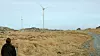 To vindmøller som til sammen kan yte en effekt på 1,2 MW står igjen etter et pilotprosjekt med vind og hydrogen som Hydro startet i 2004. Nå skal møllene bli en grunnpilar i Utsiras selvbergingssystem. Foto: Thomas Førde