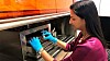Shweta Agarwala er lektor ved Institut for Ingeniørvidenskab på Aarhus Universitet, og jobber med å kombinere elektronikk og biologi innen det eksperimenterende forskningsfeltet bioelektronikk.