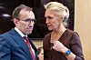 Islands utenriksminister Thorgerdur Katrin Gunnarsdottir beskriver forholdet til EU og Norden som en «gigantisk kjærlighetsaffære». Her sammen med Norges utenriksminister Espen Barth Eide. Foto: Geert Vanden Wijngaert/AP/NTB