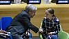 FNs generalsekretær António Guterres lyttet lørdag til budskapet til den svenske klimaaktivisten Greta Thunberg under FNs klimatoppmøte for unge i New York. Nå krever FN-ansatte at verdensorganisasjonen gjør mer for å redusere eget klimaavtrykk. Foto: AP / NTB scanpix