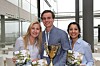 For å få sommerjobb hos Siemens kan studenter delta i konkurranse. Her er vinnere fra 2014 Linn Christin Haugen, Håkon Sverre Rønning, Manu Joshi.