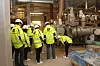 Inspeksjon: Vedlikeholdspersonell lærer seg prosedyrer.Det blir 40-45 ansatte på fabrikken.