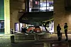 En person omkom da en bil kjørte utfor og falt fire etasjer fra parkeringshuset på Sandvika storsenter i Bærum i september i fjor. Biltypen som var involvert, er nå sentral i et søksmål i USA.
