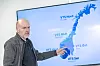 Veitrafikksentral Øst i Oslo følger med på 70 prosent av all veitrafikk i Norge. Seksjonssjef Christian Prydz er leder for sentralen. Foto: Arash A. Nejad