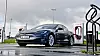 Tesla Model S ved en Supercharger i Lyngdal.