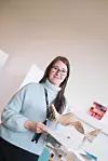 Førsteamanuensis Gabrielle Bergh forteller at NMBU er et sted som inspirerer til kreativitet, og at det er god takhøyde for å diskutere nye ideer. Foto: Sofie Holtedahl