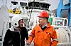 God kunde: Skipper og fiskebåtreder Willie Tait representerer det skotske familierederiet som også bygde fiskebåt hos Westcon i Ølensvåg for 13 år siden. Til høyre Endre Matre, sjef for nybygging hos Westcon. Foto: Thomas Førde