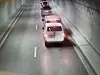 En fredag ettermiddag i mars smeller en varevogn inn i bilen foran i Skuitunnelen på E16 i Bærum. Veitrafikksentralen må stenge høyre felt av veien over en viss strekning. Skjermbilde: VTS Øst