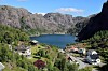 Jøssingfjord i Sokndal kommune i Rogaland. Oppe på fjellet til høyre ligger Titanias dagbrudd og Tellenesvatnet, som er magasin for Jøssingfjord kraftverk.