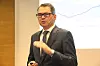Bilindustrien presser ned vekten med mer aluminium i stedet for stål, til glede for Hydro og konsernsjef Svein Richard Brandtzæg.